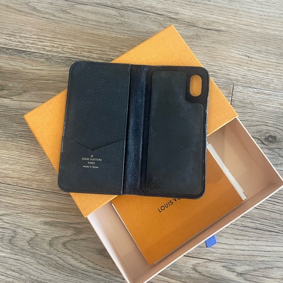 Louis Vuitton iPhone X/XS Folio - Picture 4 of 4